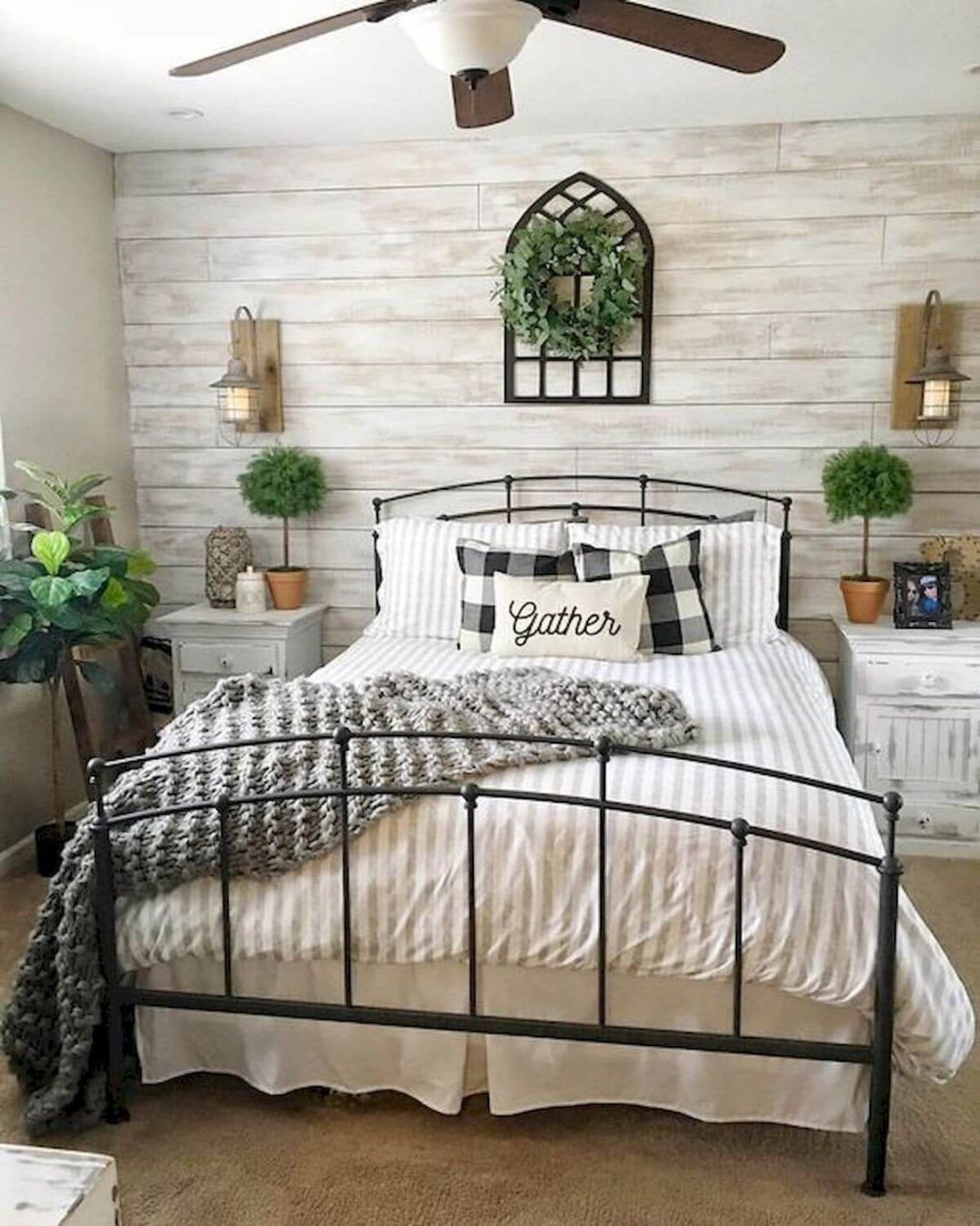 25 Inviting And Cozy Farmhouse Bedroom the Visual Treats 